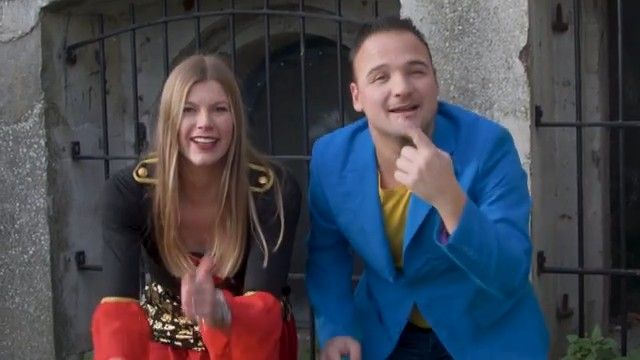 Kusje Hier Kusje Daar  background