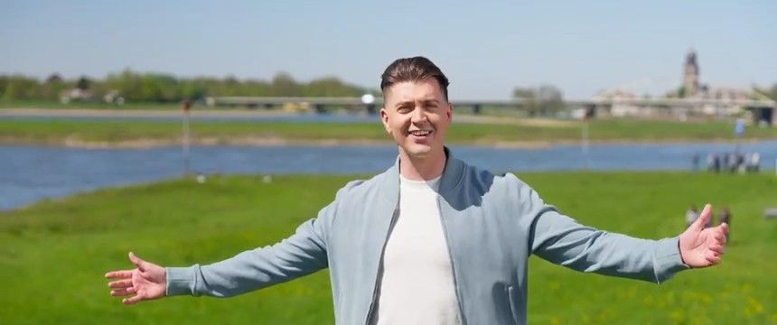 Spreid Mijn Vleugels Uit background