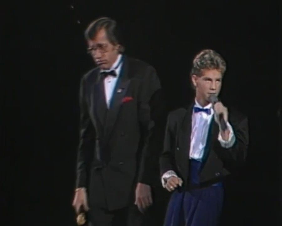 Omdat Heel Holland Van Je Houdt (Gala Of The Year 1986) background