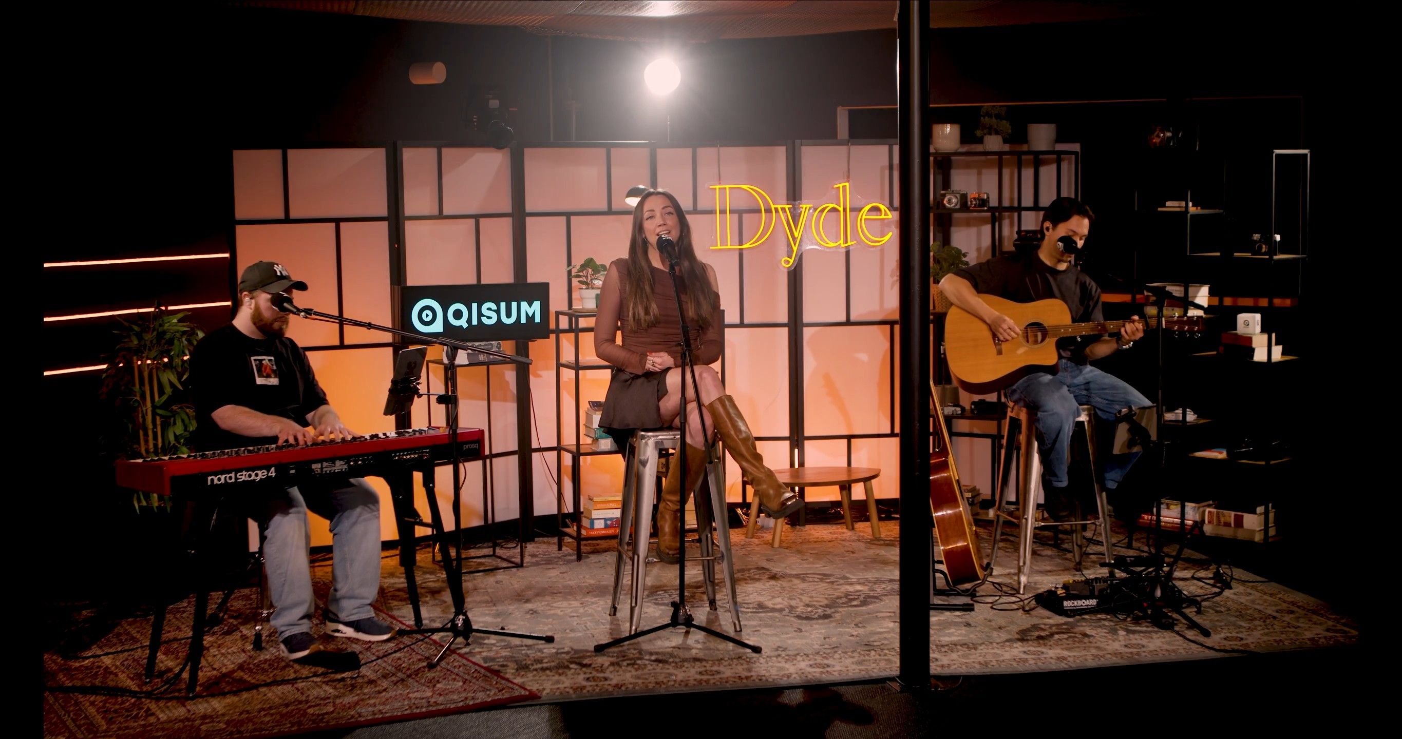 Lichtje Branden (Live at Qisum Studio) background