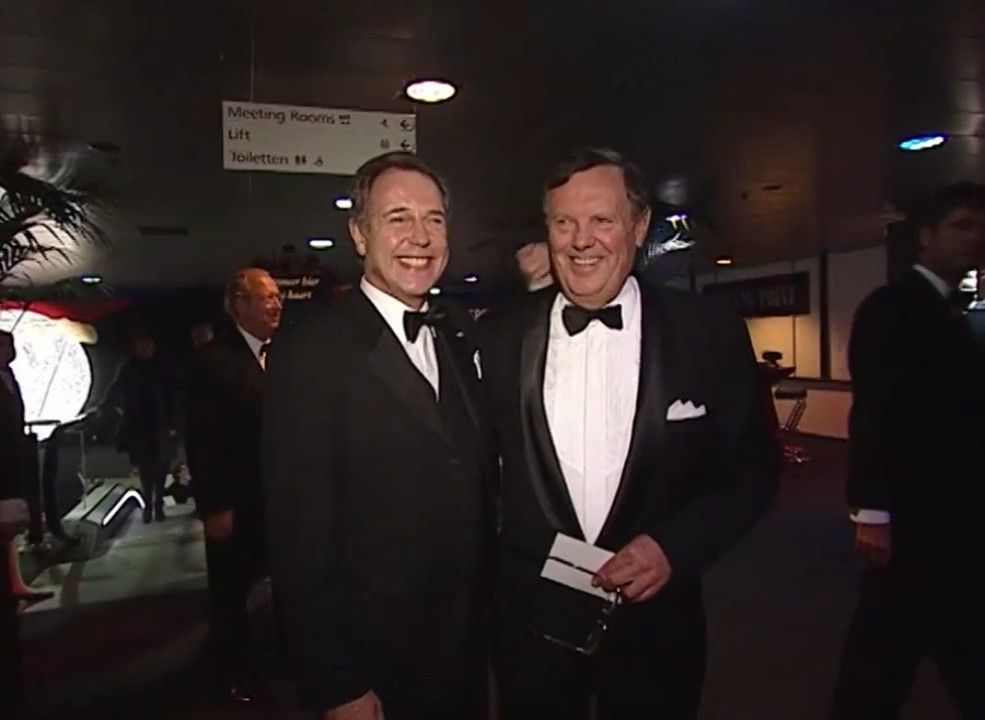 Afterparty (Gala Of The Year 2000) background