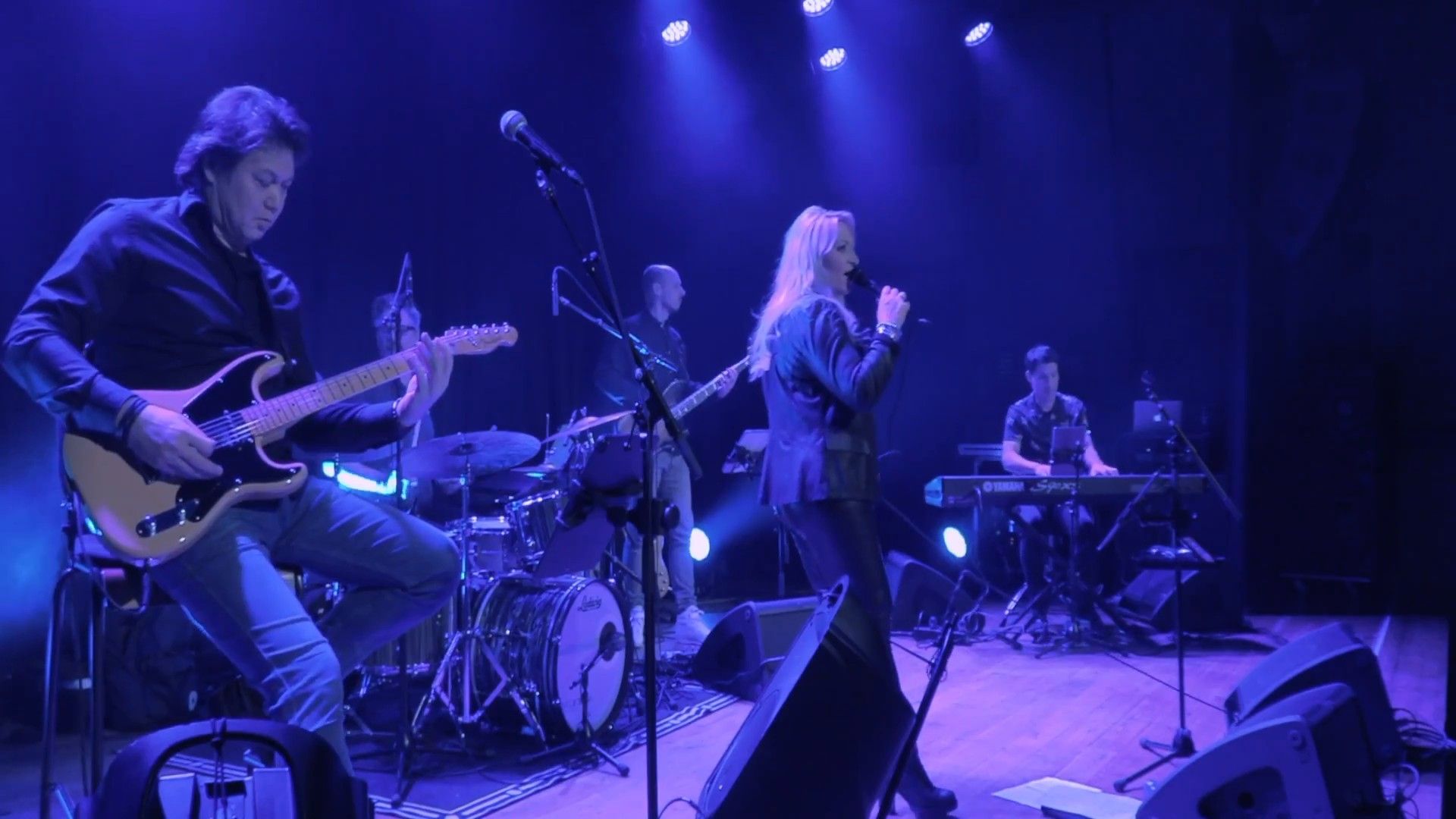 Always Remember Us This Way (Live In De Victorie Alkmaar)