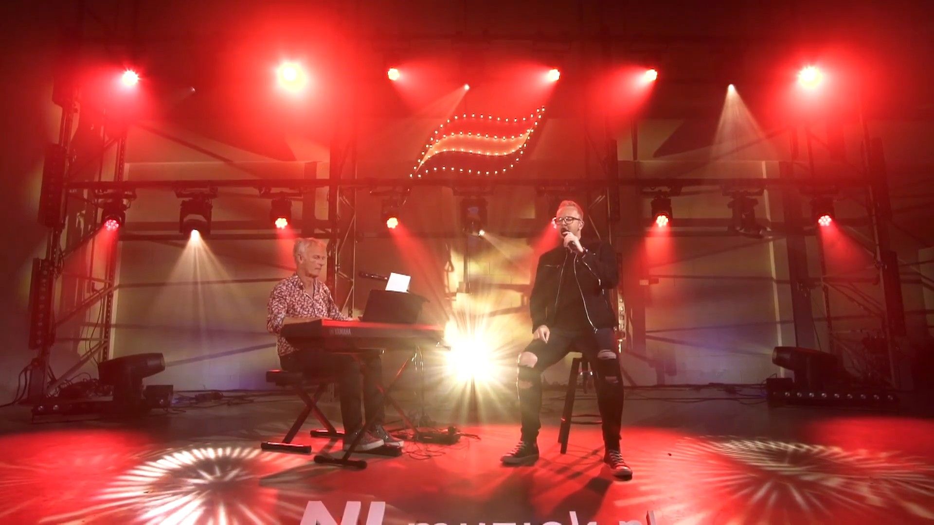 Zeg Me Dat Het Niet Zo Is  (NLmuziek.nl Live Sessions) background