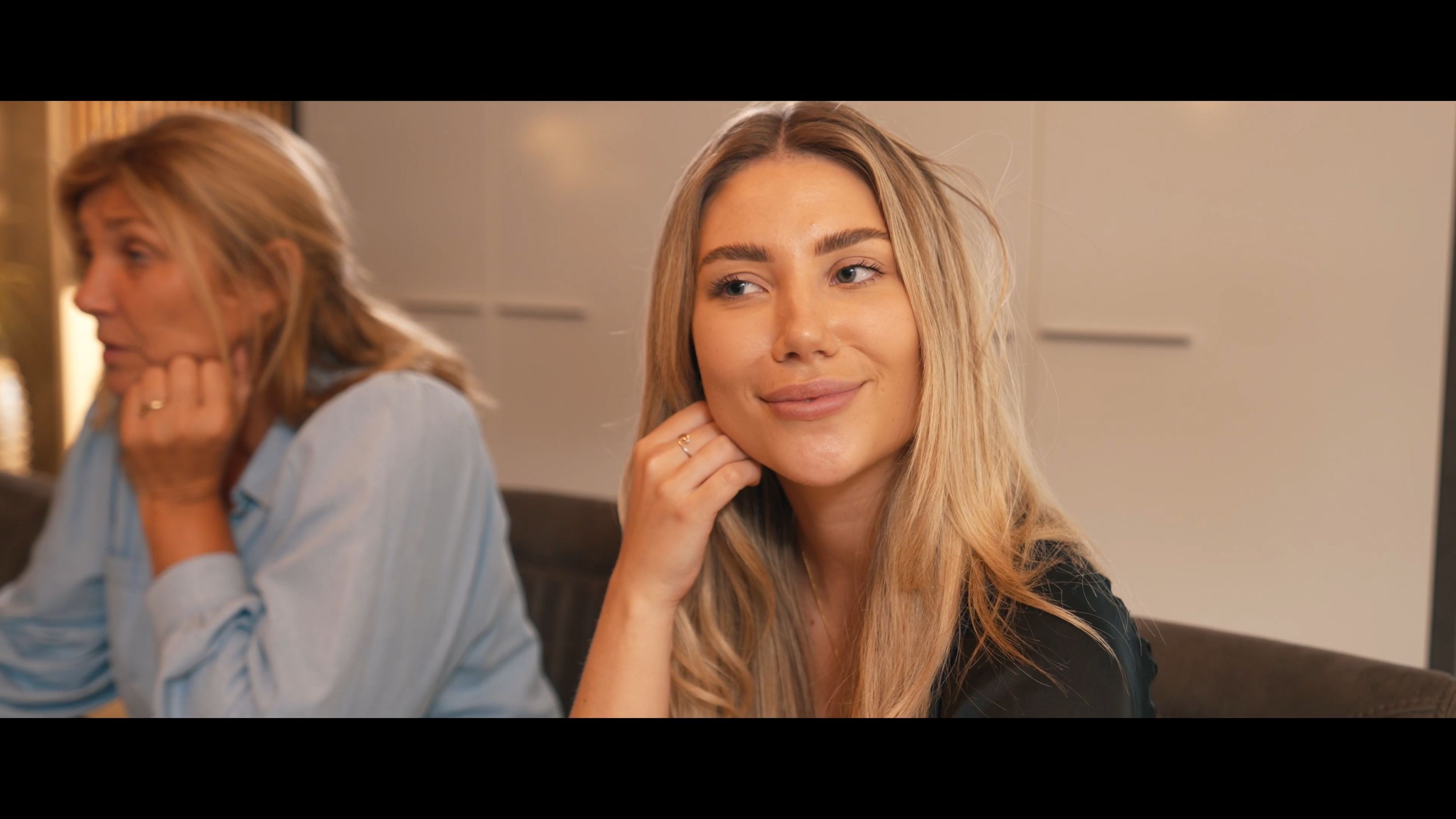 Aan Het Ontbijt background